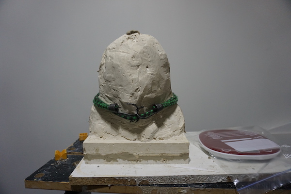 Fermeture du moule pour couler la première empreinte silicone