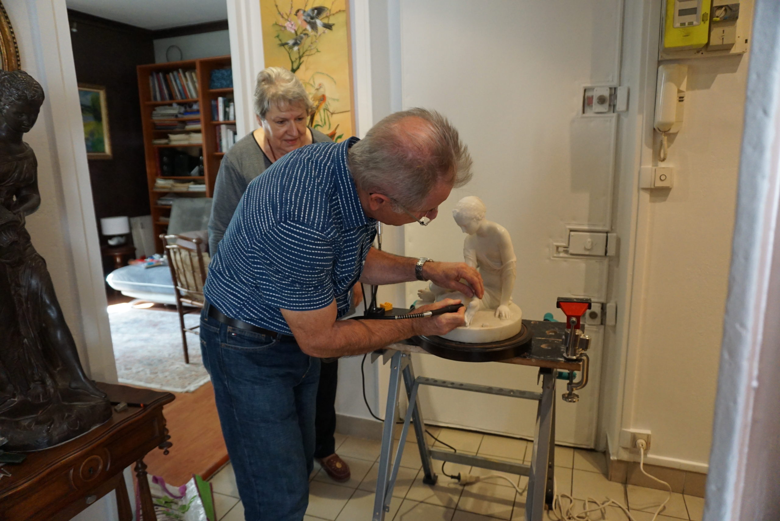 Perçage pour consolider la fixation du pouce