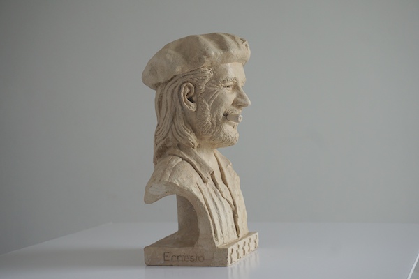 le Che de profil droit